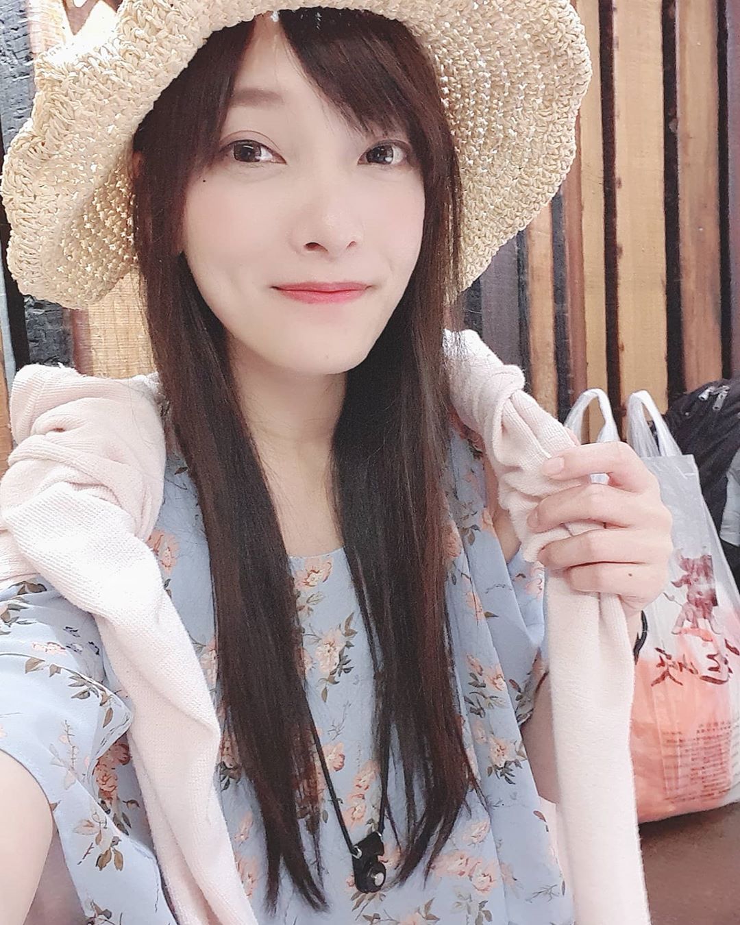 林芙芙Fufu 精緻五官讓人一眼難忘....笑起來讓人戀愛-第1章-图片1