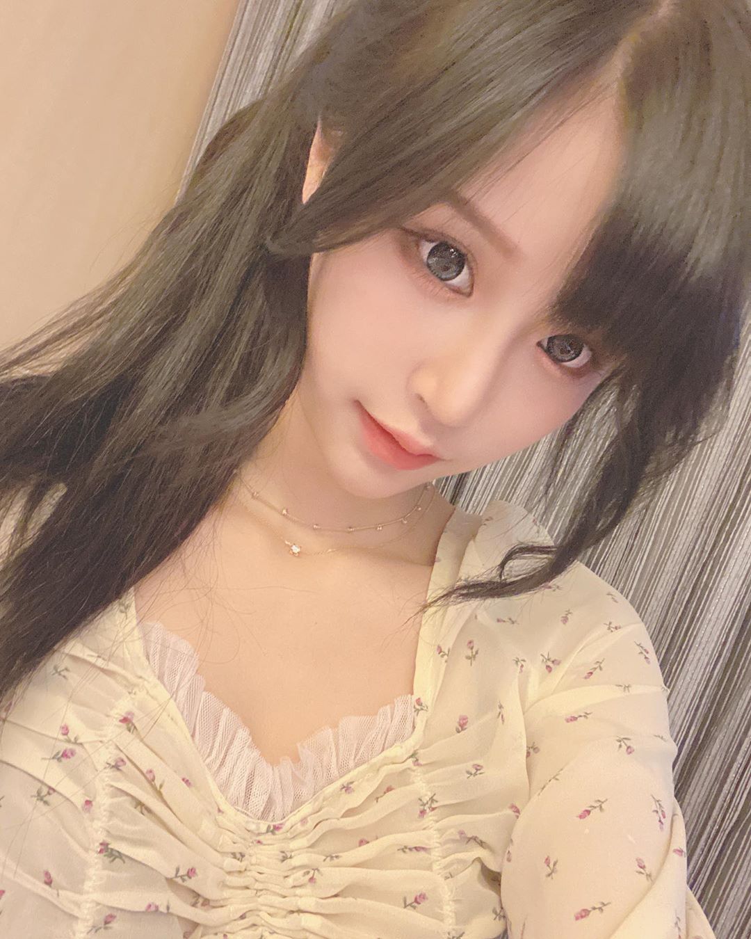 小雲寶寶 豪乳奶香四溢.....螞蟻腰曲線超狂-第1章-图片4