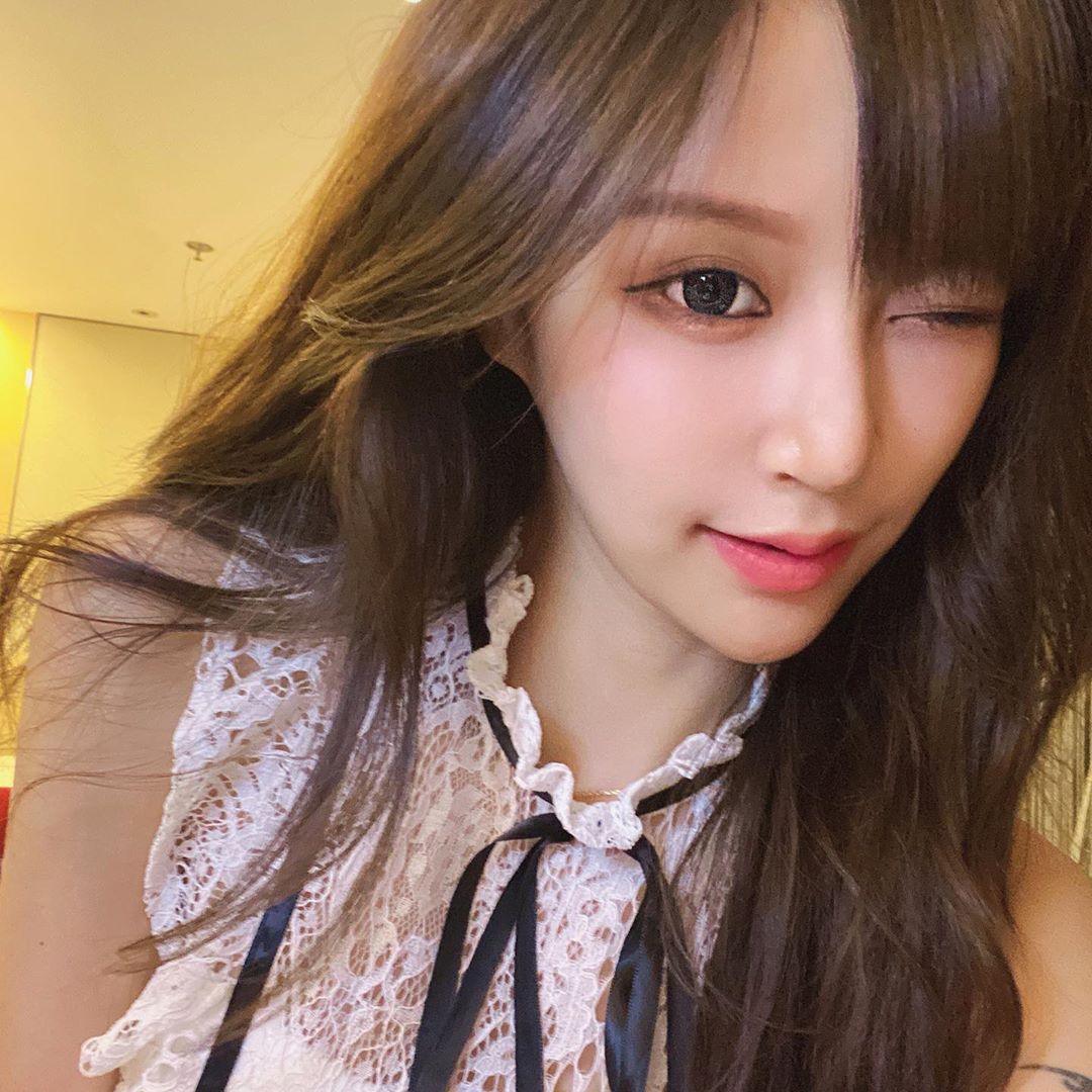 小雲寶寶 豪乳奶香四溢.....螞蟻腰曲線超狂-第1章-图片9