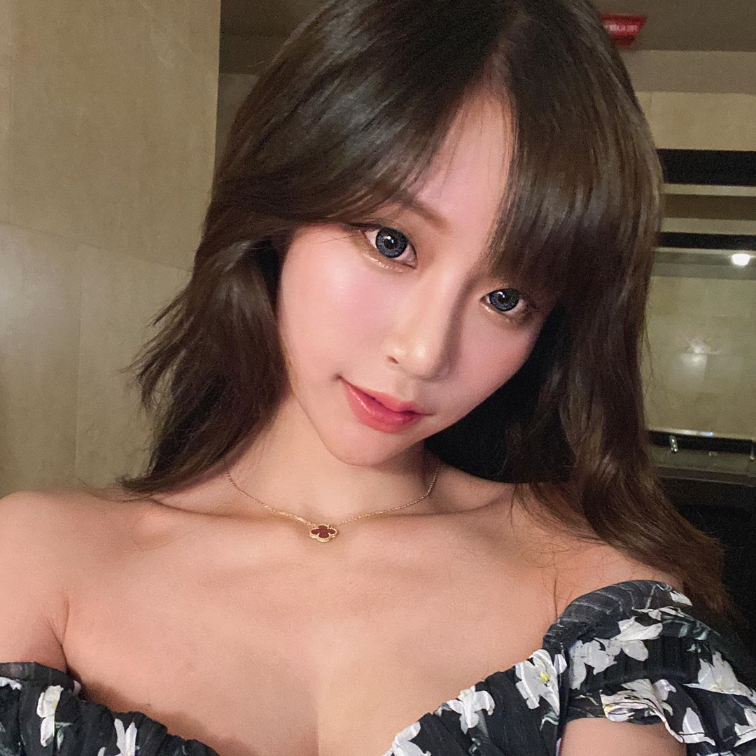 小雲寶寶 豪乳奶香四溢.....螞蟻腰曲線超狂-第1章-图片10