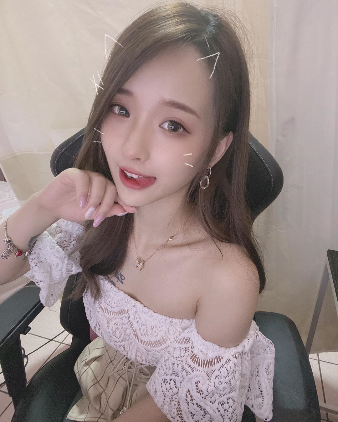 全糖熊熊 小隻馬正妹身材發育驚人 網：好想......-第1章-图片8