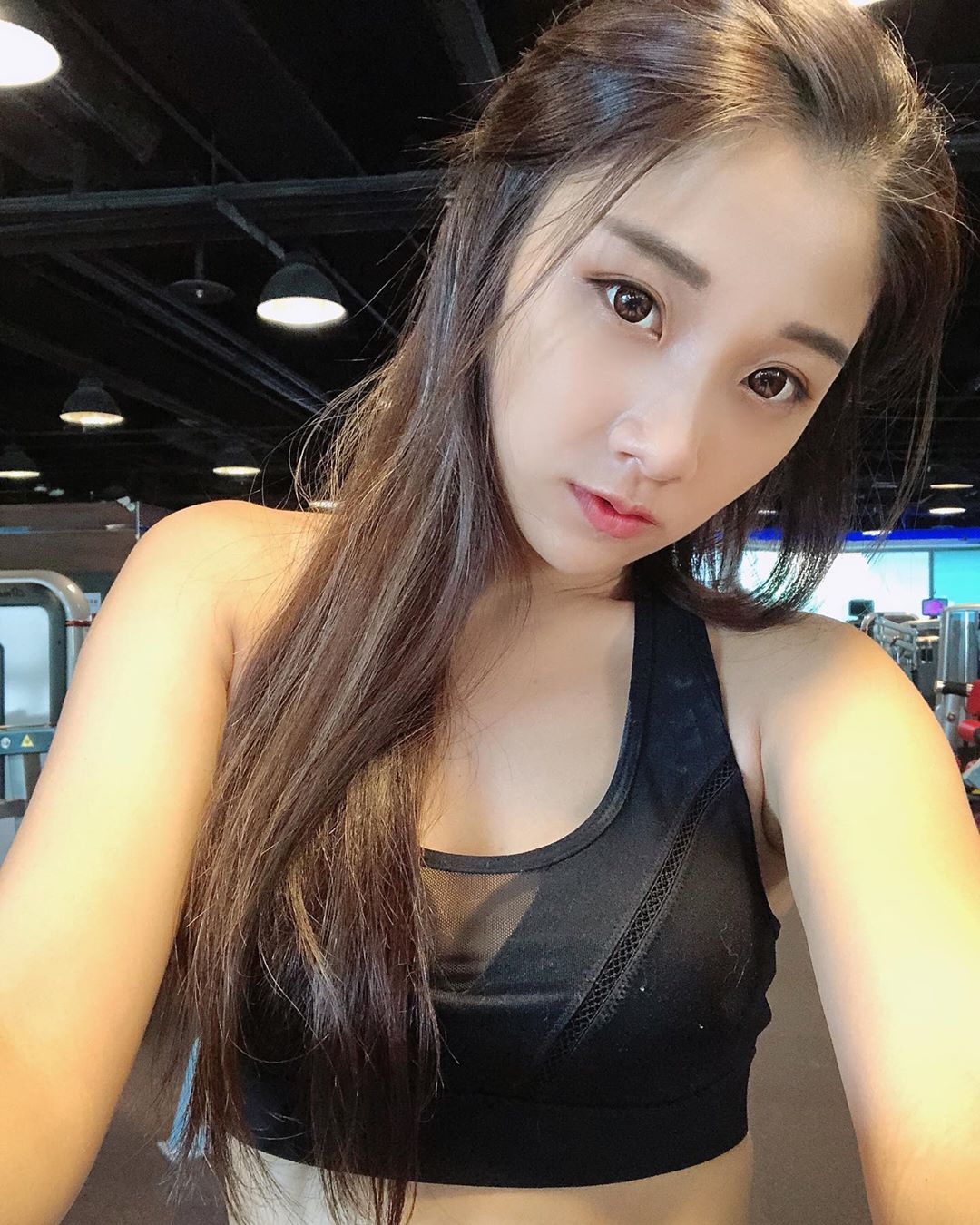 小莓 泳池邊大曬出雪乳....火辣到破表-第1章-图片4