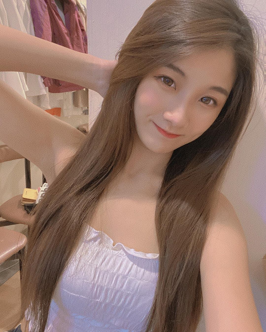 小莓 泳池邊大曬出雪乳....火辣到破表-第1章-图片8