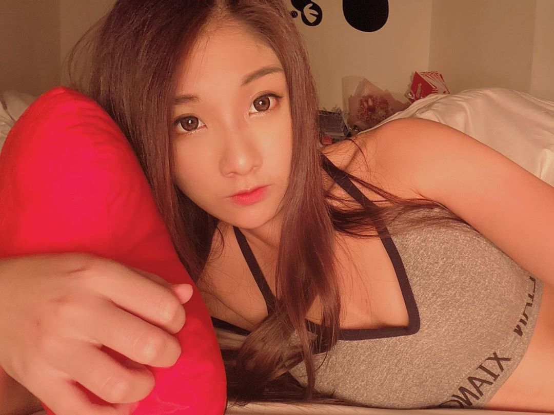 小莓 泳池邊大曬出雪乳....火辣到破表-第1章-图片13