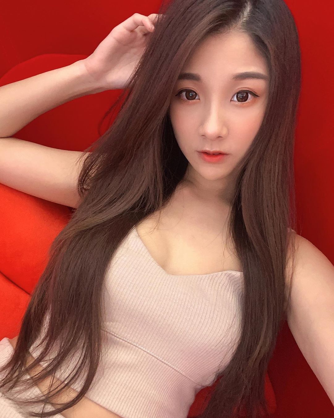 小莓 泳池邊大曬出雪乳....火辣到破表-第1章-图片12