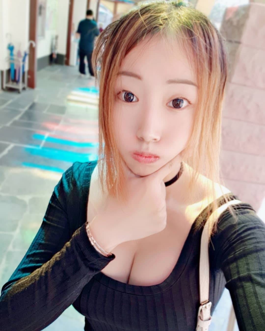 慕菲 白嫩豪奶露出！辣得你不要不要的-第1章-图片9