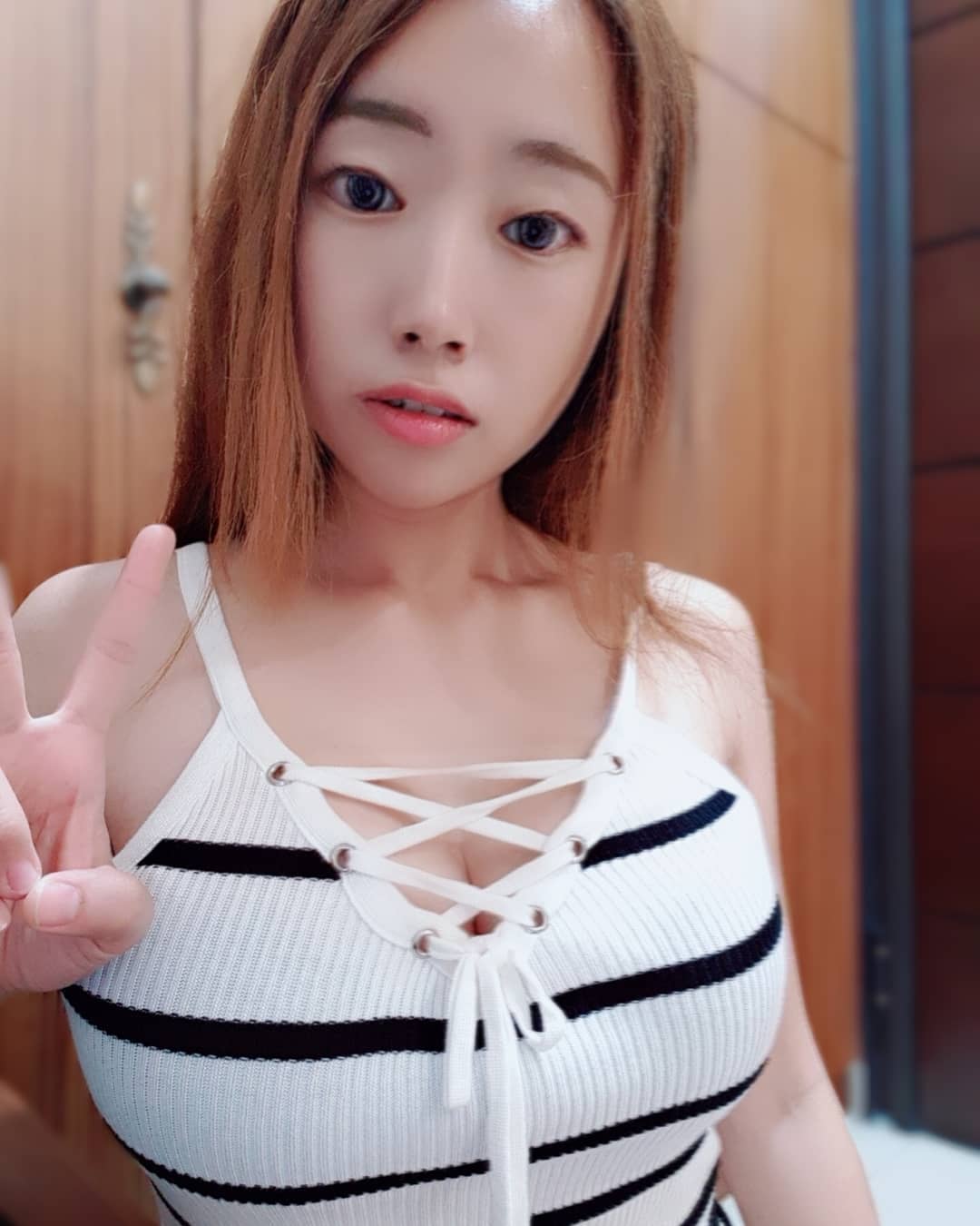 慕菲 白嫩豪奶露出！辣得你不要不要的-第1章-图片12