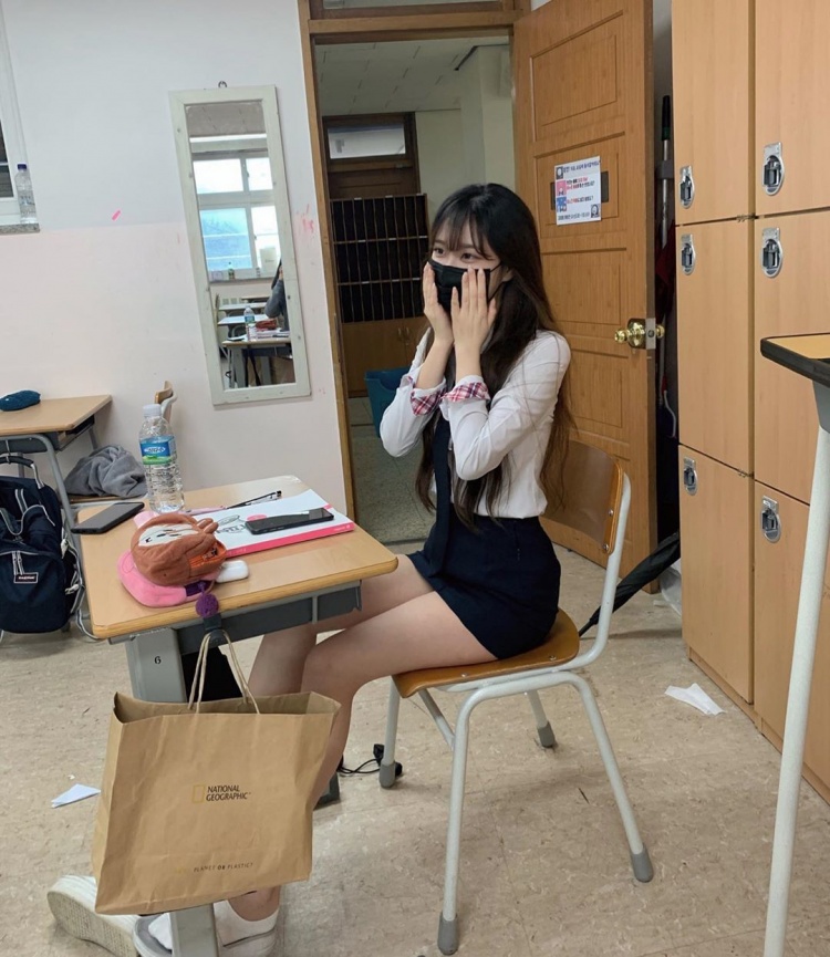 旁邊女同學這麼香 上課該怎麼專心?～백 징니