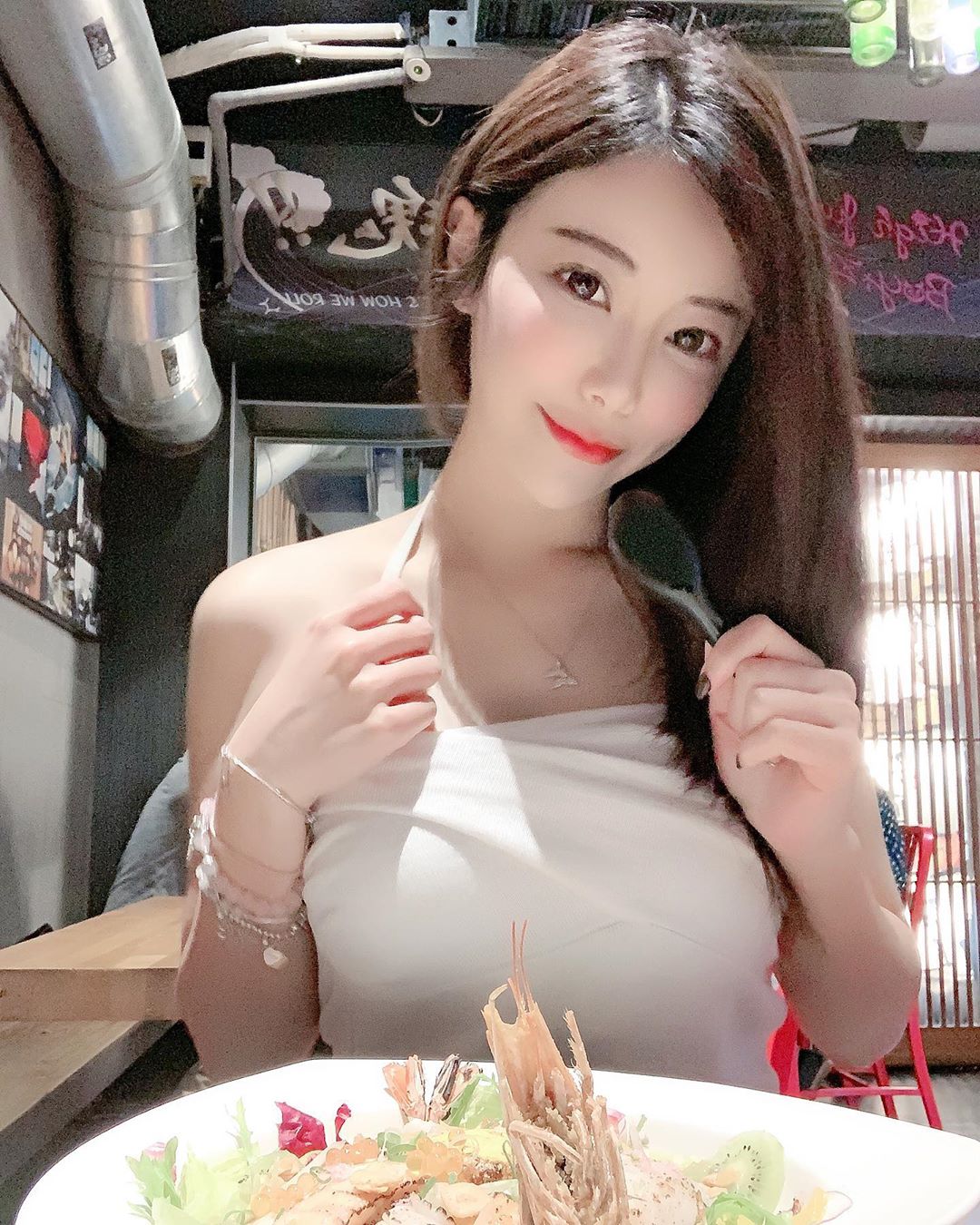 Shuting sweet appearance plus body makes people fascinated by netizens.-第1章-图片3