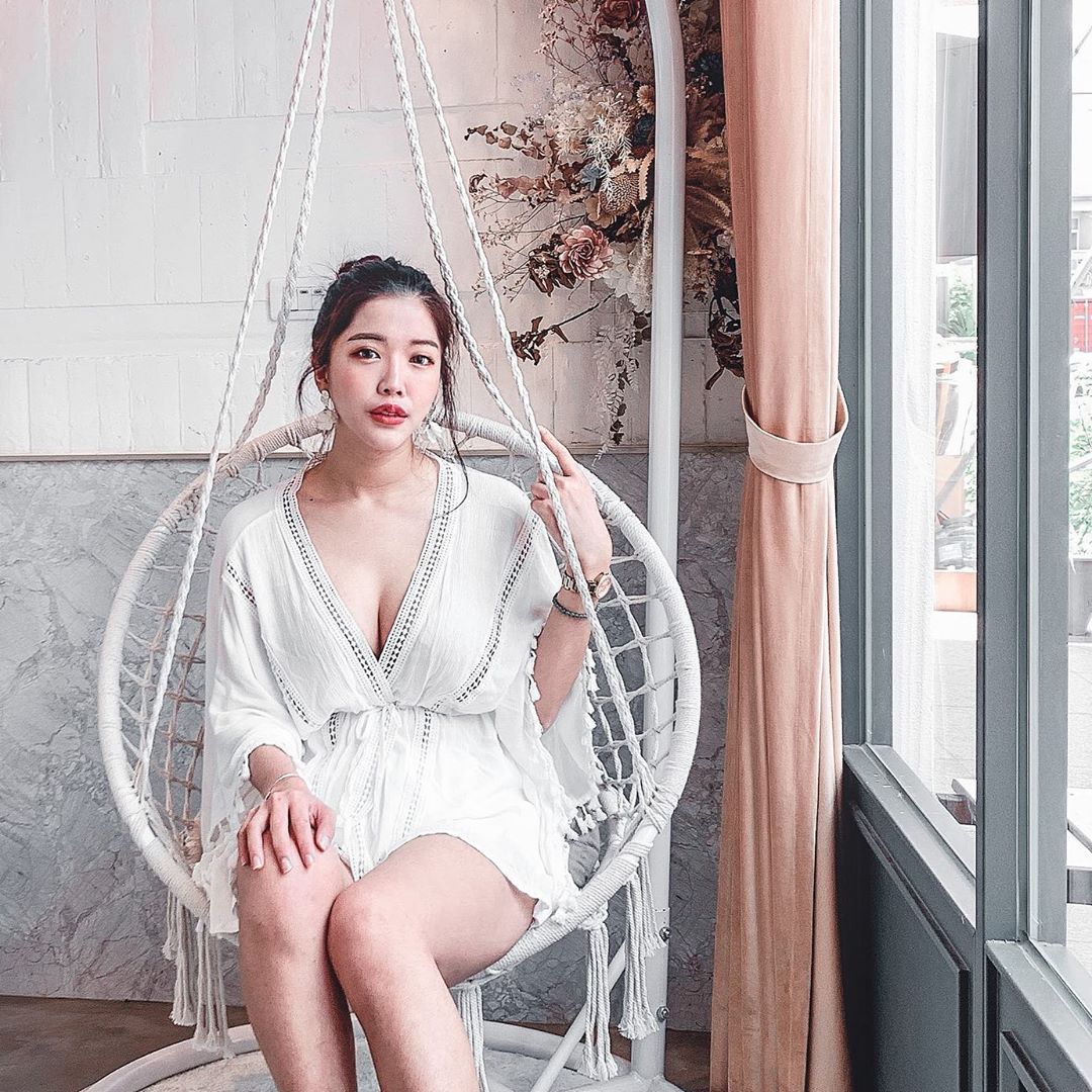 莎莎 Lisa 嫩白碗公奶圓又挺...讓人移不開眼-第1章-图片5