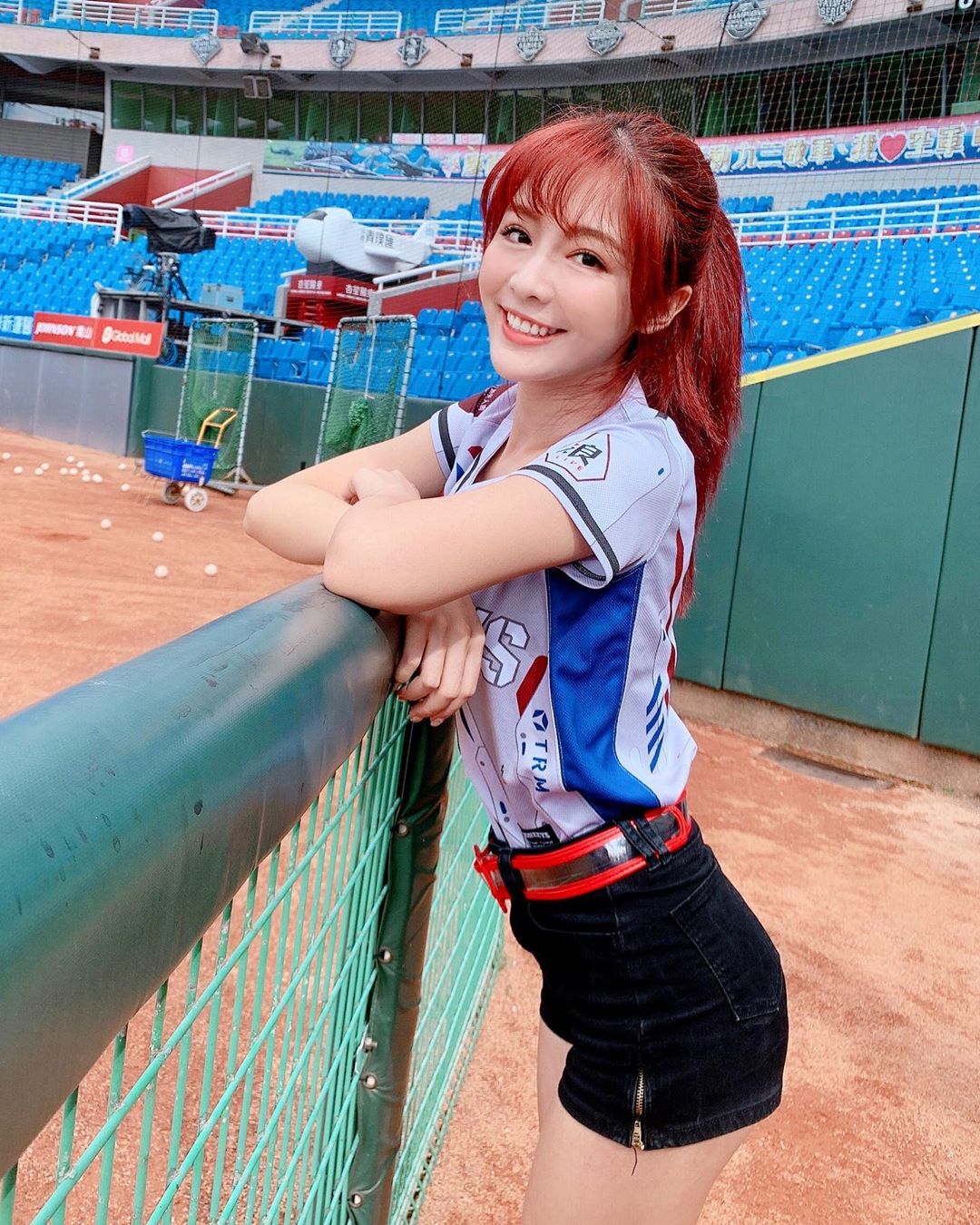 倪暄Eli 氣質系啦啦隊女神火力全開-第1章-图片2