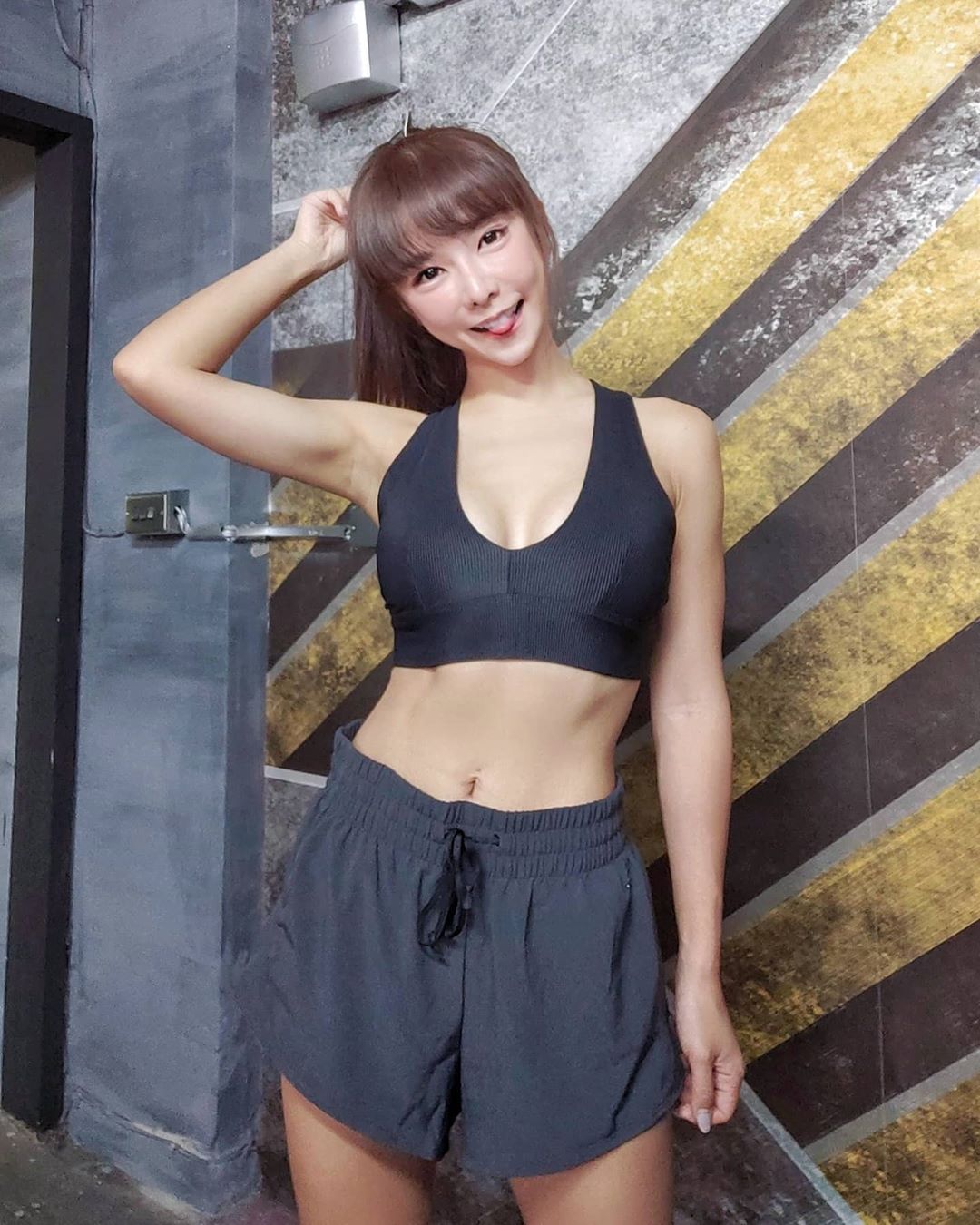 巫苡萱 D奶身材飽滿雪乳就快滿出來 ...-第1章-图片6