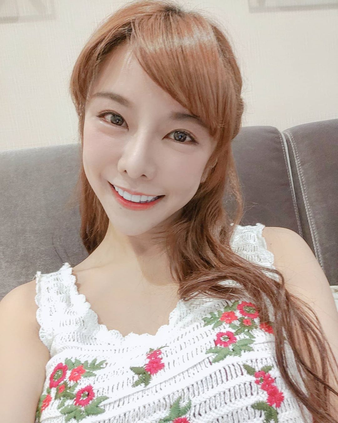 巫苡萱 D奶身材飽滿雪乳就快滿出來 ...-第1章-图片10