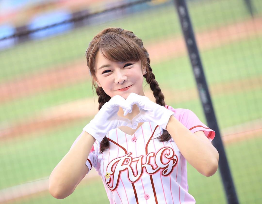 巫苡萱 D奶身材飽滿雪乳就快滿出來 ...-第1章-图片15