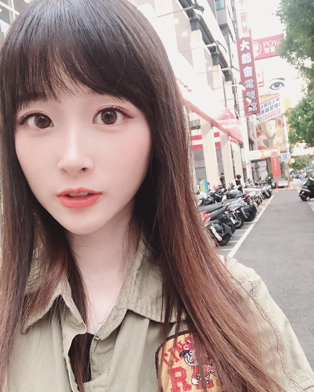 薇薇 純情正妹秀長腿 無辜神情讓人難耐....-第1章-图片2