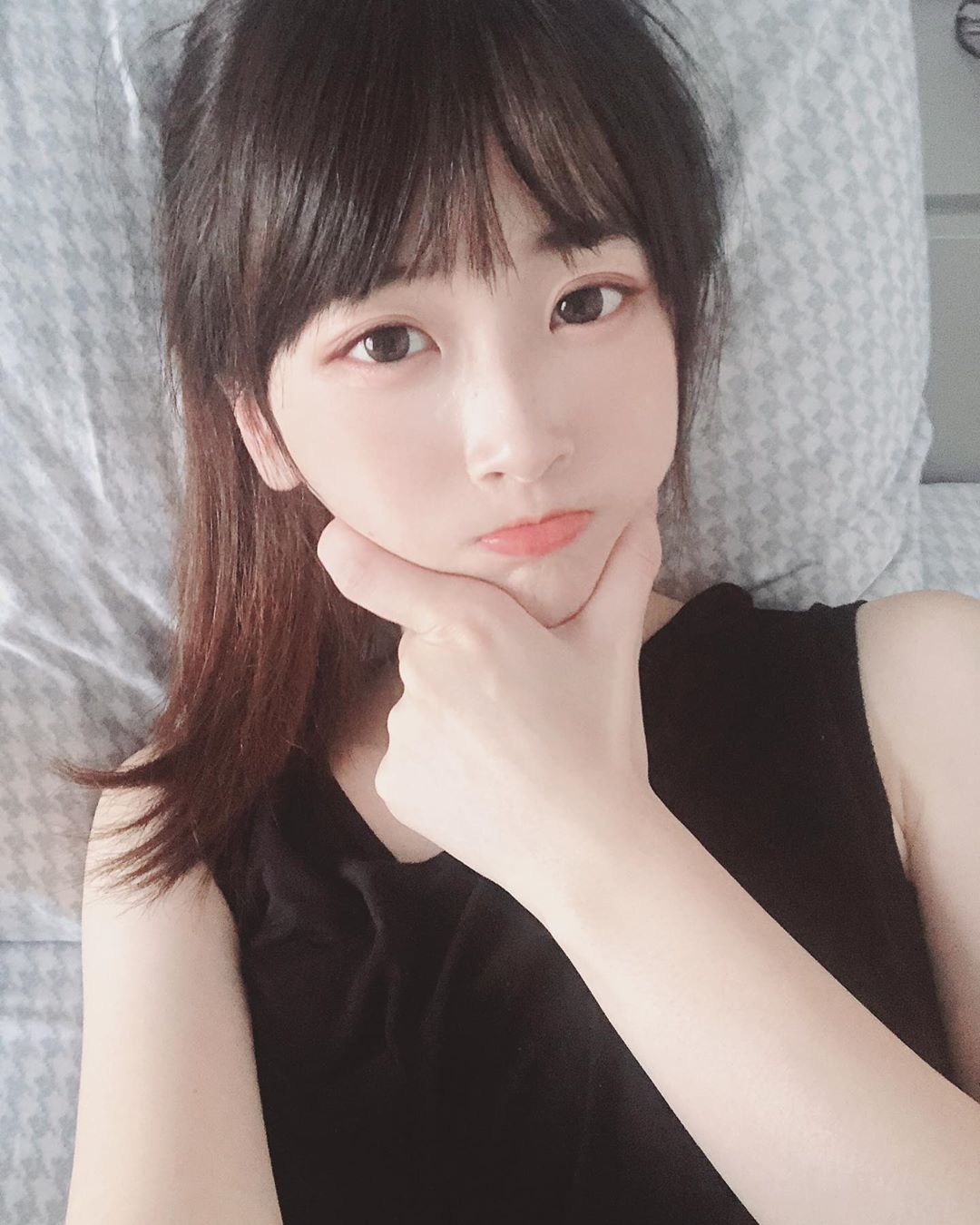 薇薇 純情正妹秀長腿 無辜神情讓人難耐....-第1章-图片4