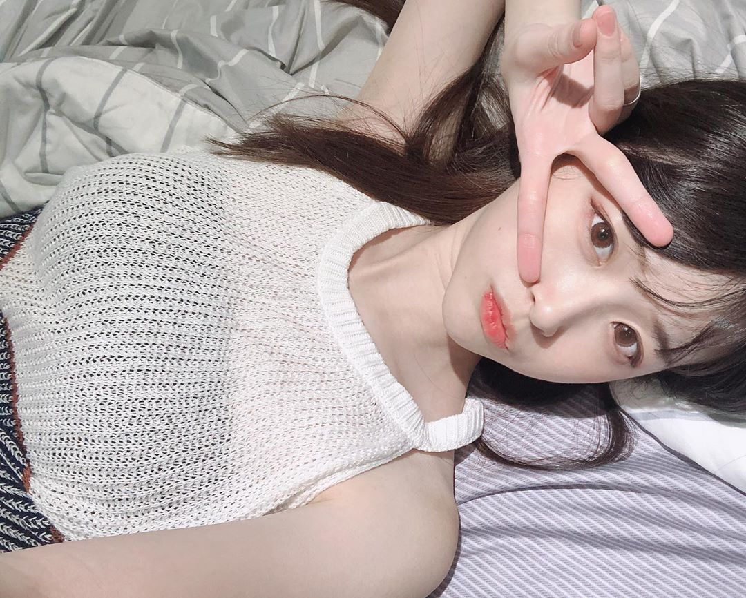 薇薇 純情正妹秀長腿 無辜神情讓人難耐....-第1章-图片3