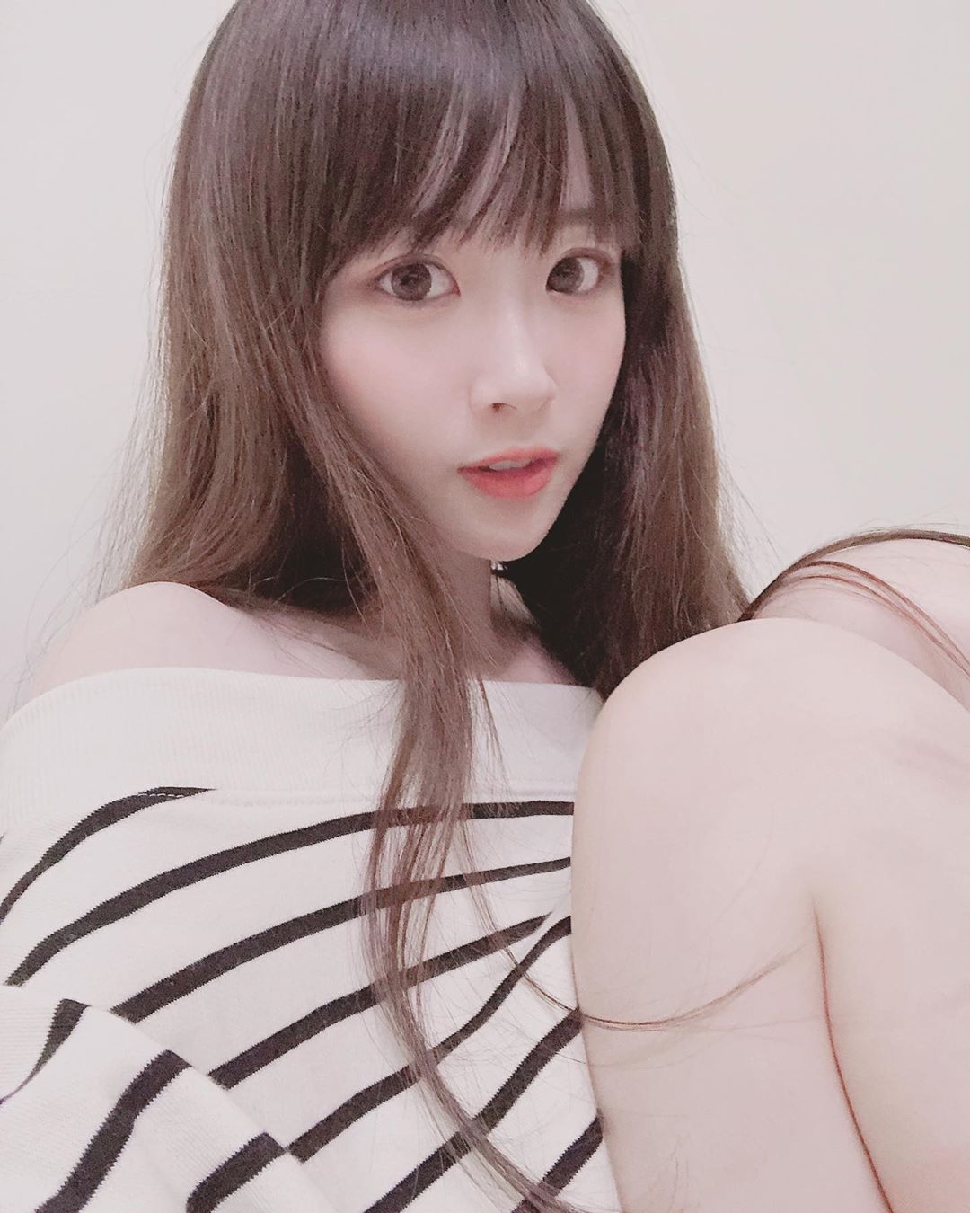 薇薇 純情正妹秀長腿 無辜神情讓人難耐....-第1章-图片5