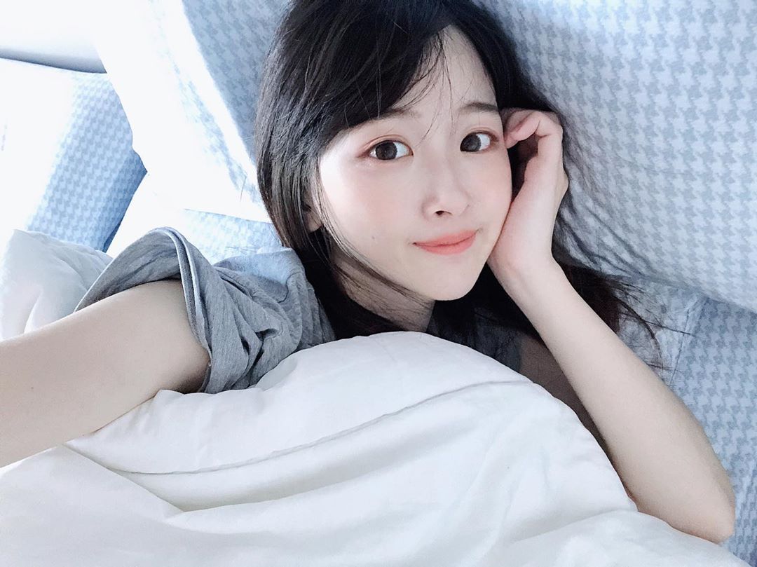 薇薇 純情正妹秀長腿 無辜神情讓人難耐....-第1章-图片11