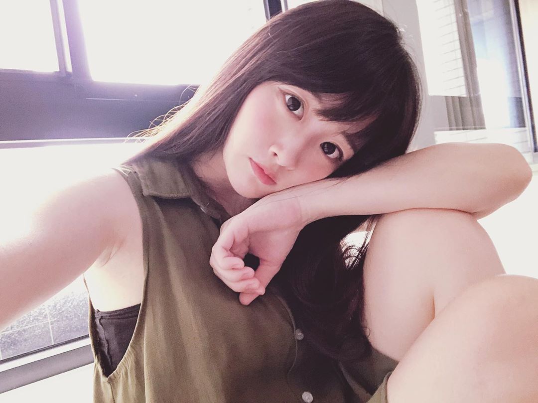 薇薇 純情正妹秀長腿 無辜神情讓人難耐....-第1章-图片12