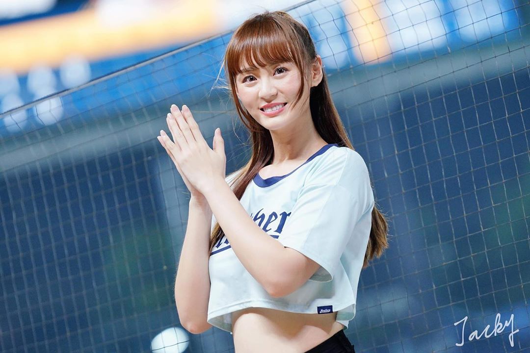 短今 火辣高挑身材！甜美露出雪白美肌誘惑-第1章-图片10