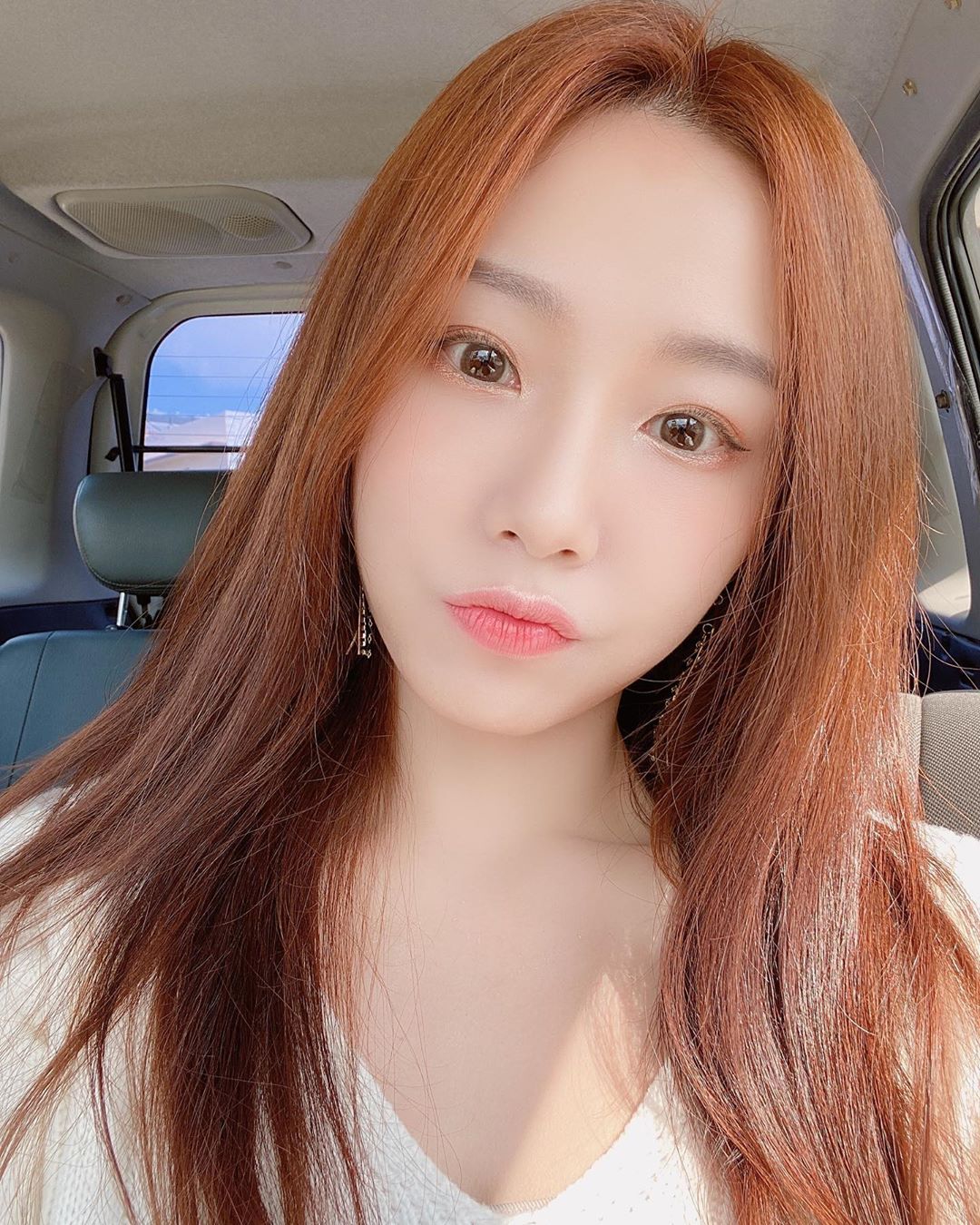 花兒林佳音 「神臉蛋+飽滿乳量」網暴動求開門-第1章-图片1