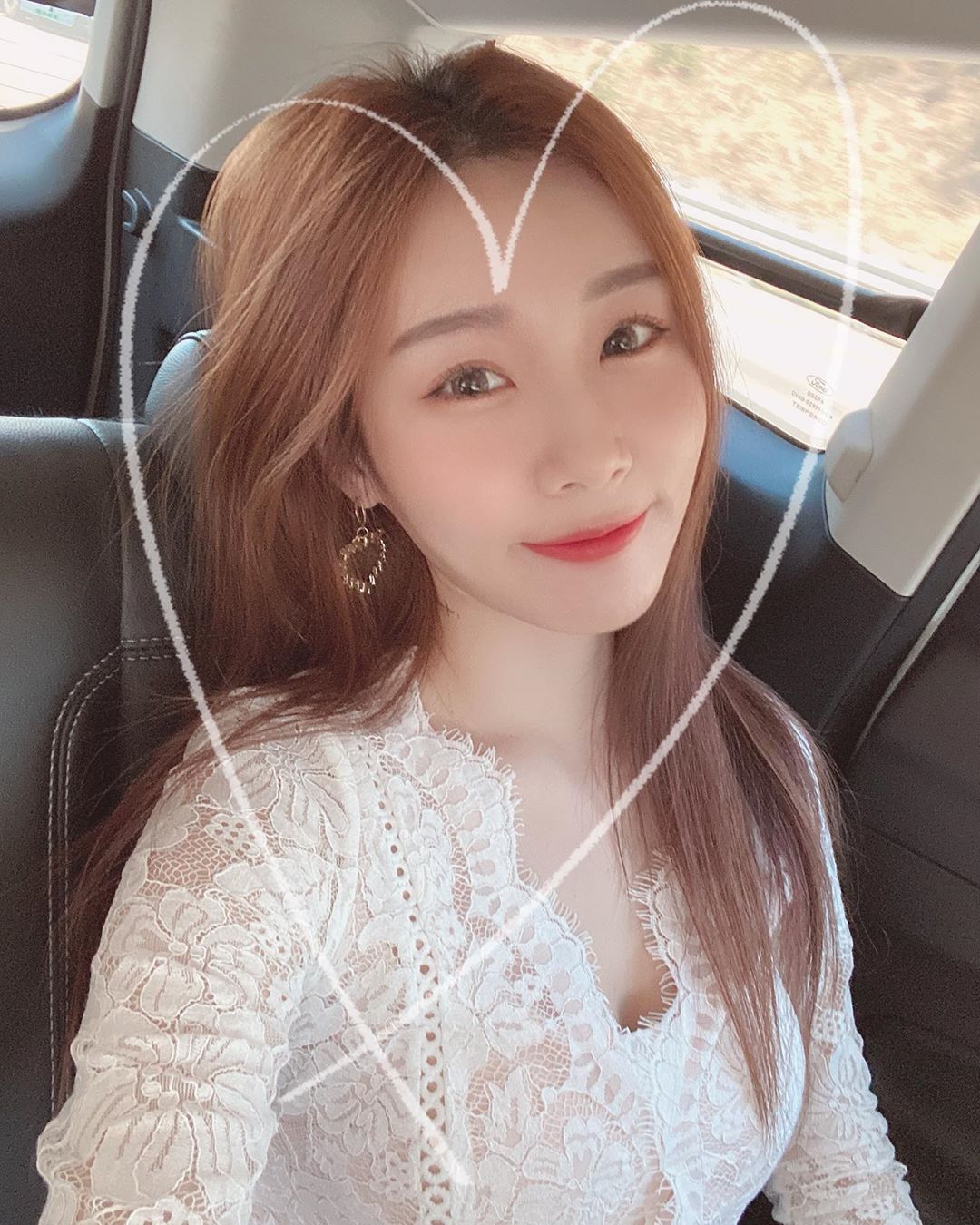 花兒林佳音 「神臉蛋+飽滿乳量」網暴動求開門-第1章-图片4