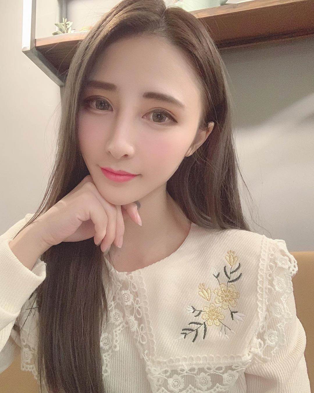 劉小粉 包緊緊「飽滿隱乳藏不住」腿更誘人-第1章-图片11