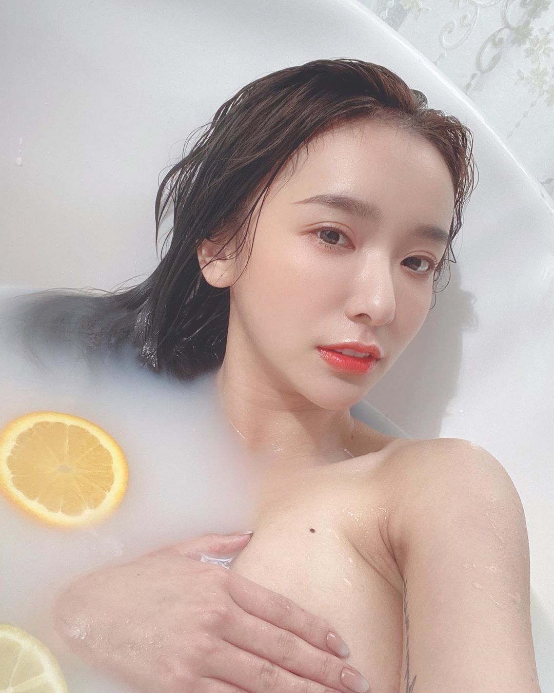 Clean face with the devil's body - Kimi-第1章-图片4