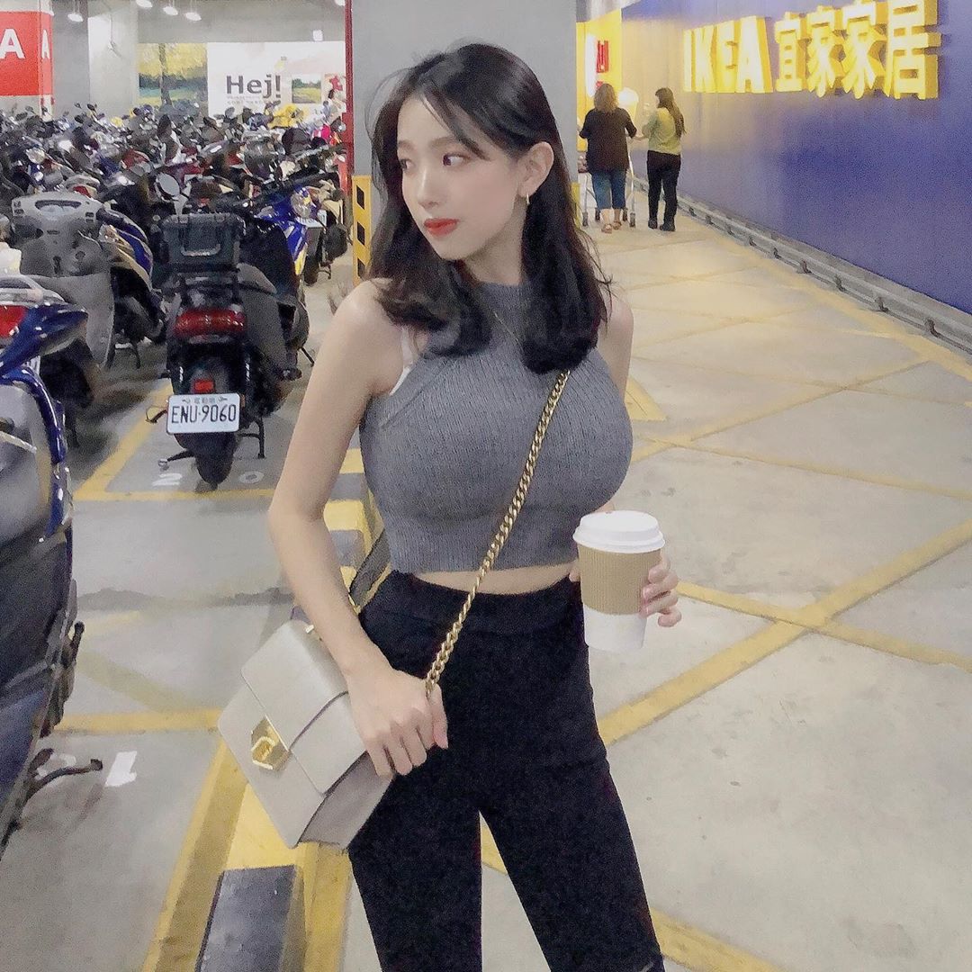 氣質妹子這身材真的太胸猛!~Erica-第1章-图片1