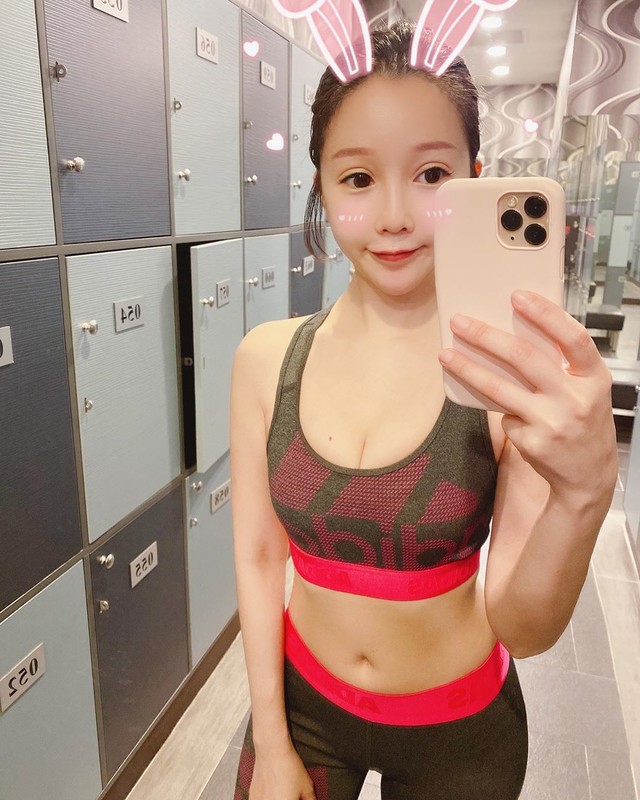 正妹晶晶粉紅色外套自拍惹火深溝呼之欲出身材超好-第1章-图片8