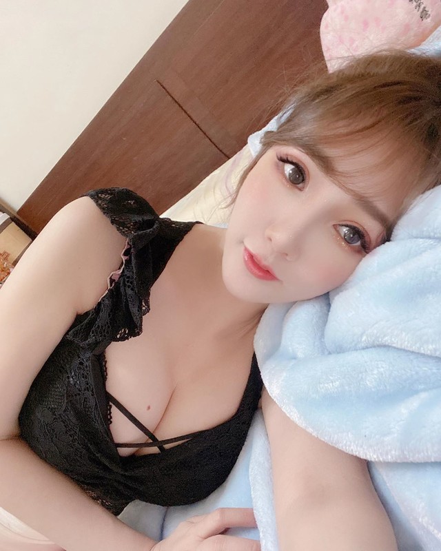 正妹晶晶粉紅色外套自拍惹火深溝呼之欲出身材超好-第1章-图片12