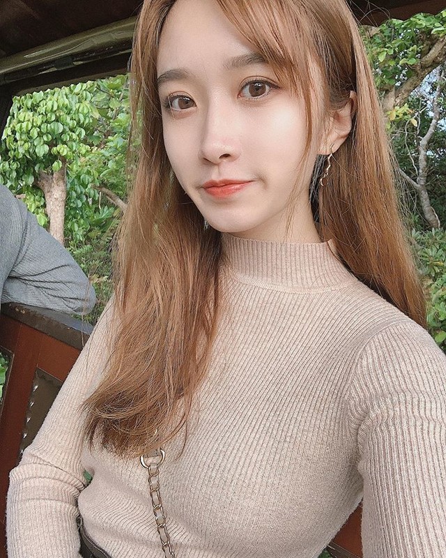 「22吋水蛇腰正妹」阿玟換上無鋼圈內衣酥胸飽滿一樣很吸睛-第1章-图片1