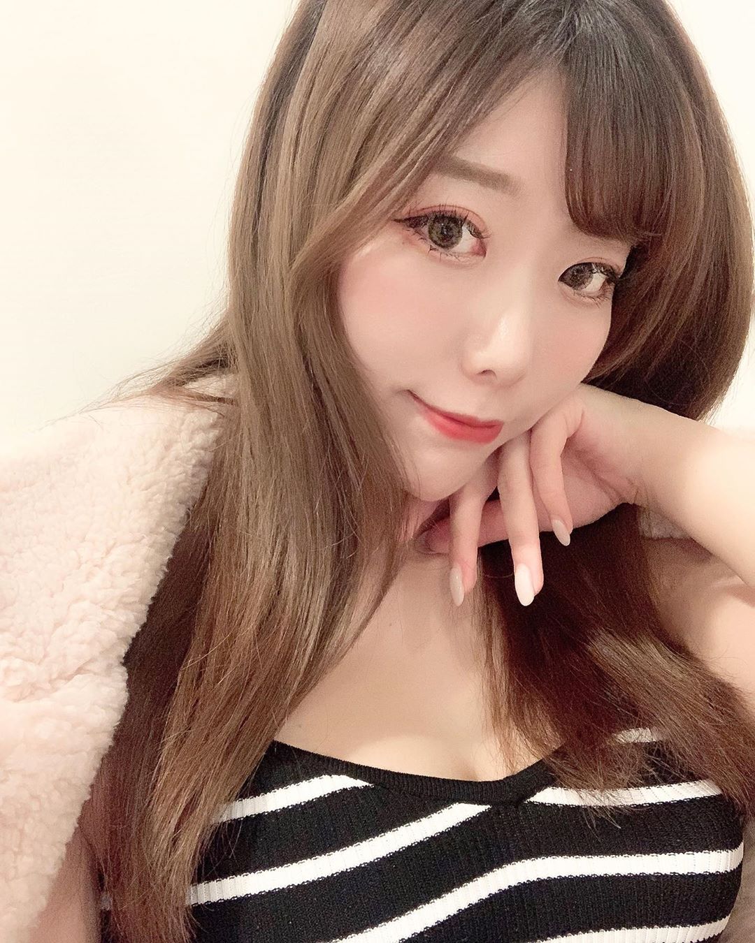 花子Karina 有著白皙的肌膚和一雙笑起來超甜美的電眼-第1章-图片7