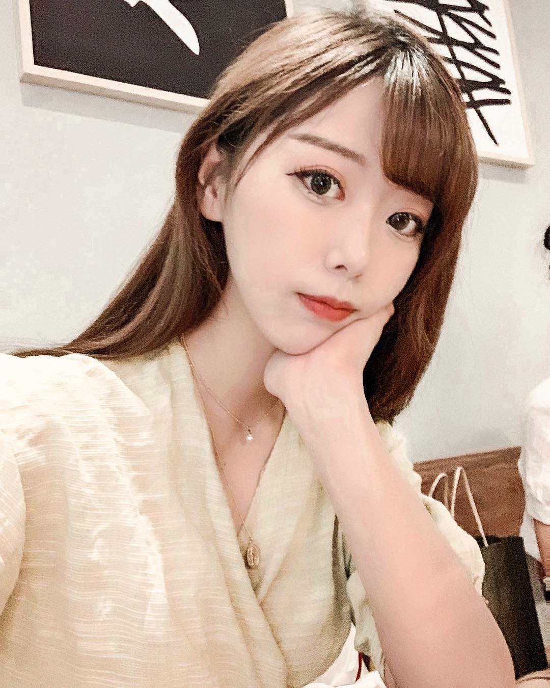 花子Karina 有著白皙的肌膚和一雙笑起來超甜美的電眼-第1章-图片14