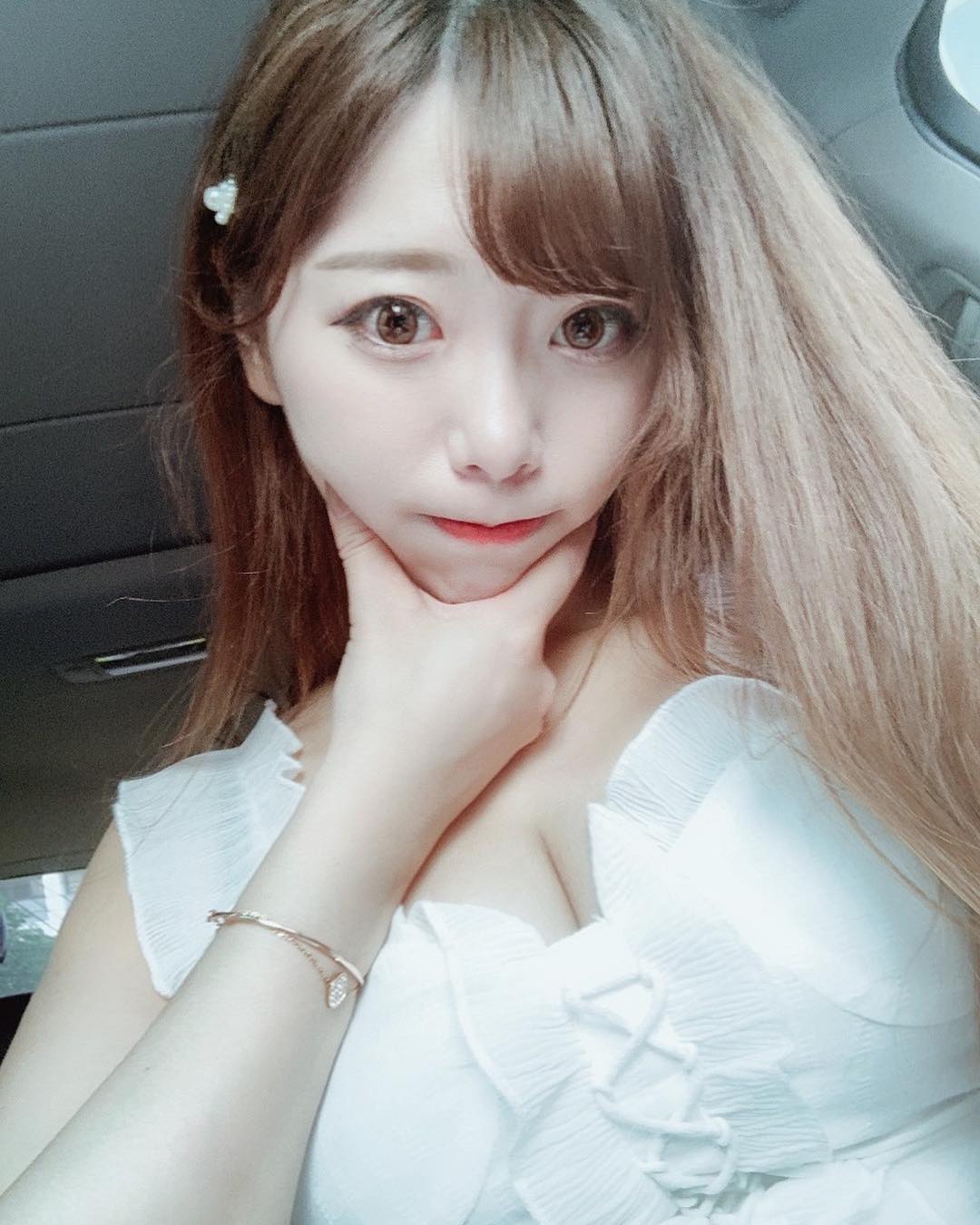 花子Karina 有著白皙的肌膚和一雙笑起來超甜美的電眼-第1章-图片15