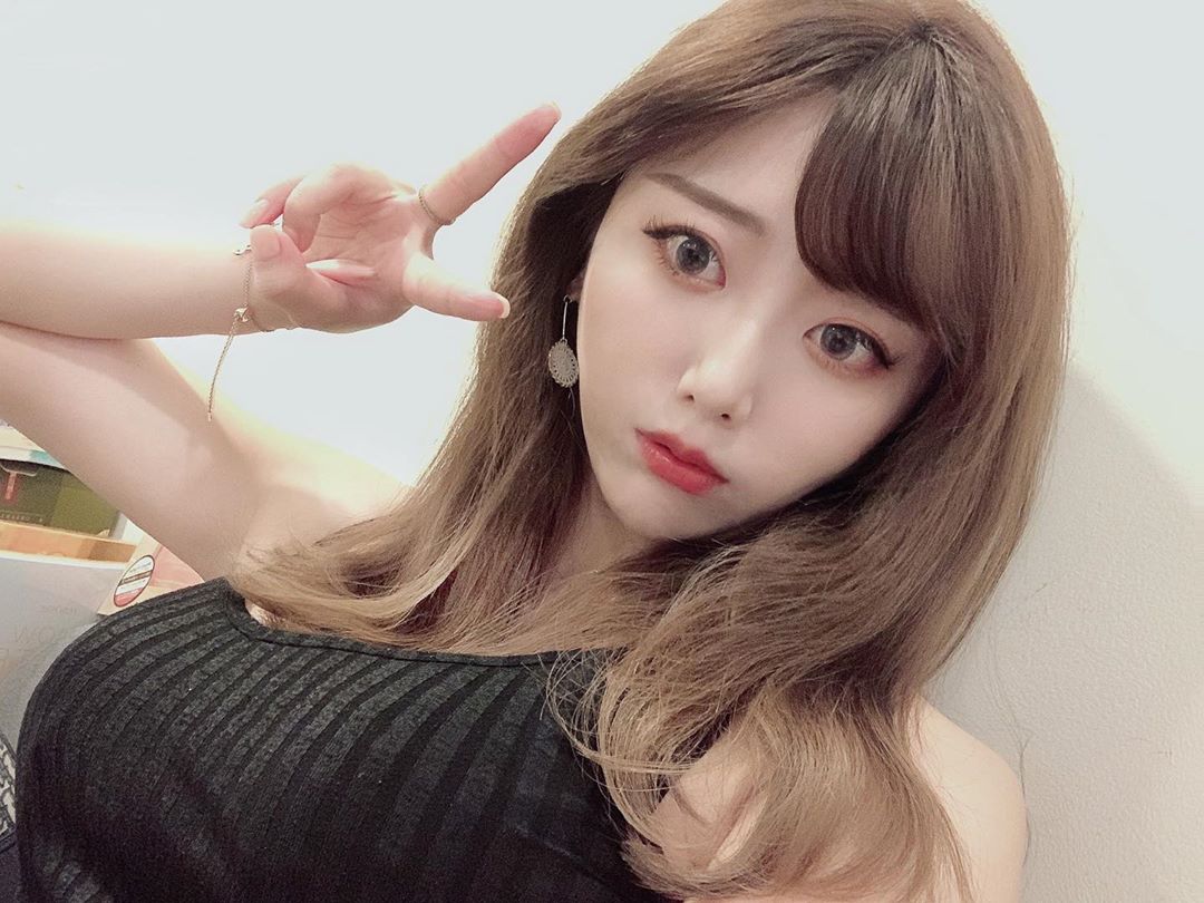 花子Karina 有著白皙的肌膚和一雙笑起來超甜美的電眼-第1章-图片16