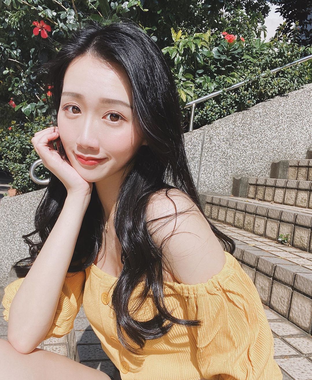 小倢 大眼正妹優雅神情讓你移不開視線-第1章-图片2