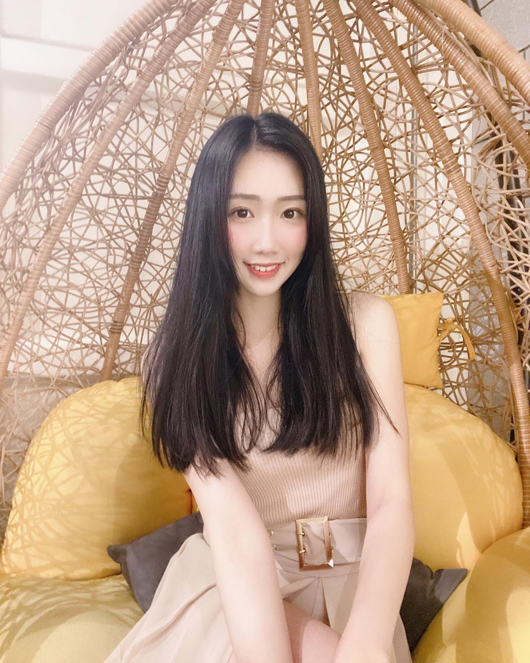 小倢 大眼正妹優雅神情讓你移不開視線-第1章-图片3