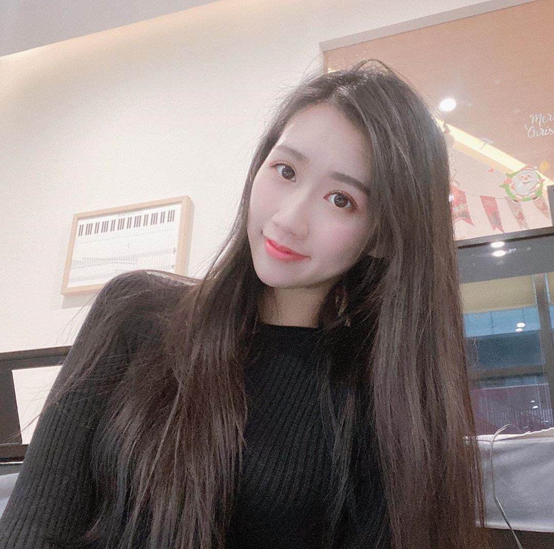 小倢 大眼正妹優雅神情讓你移不開視線-第1章-图片7