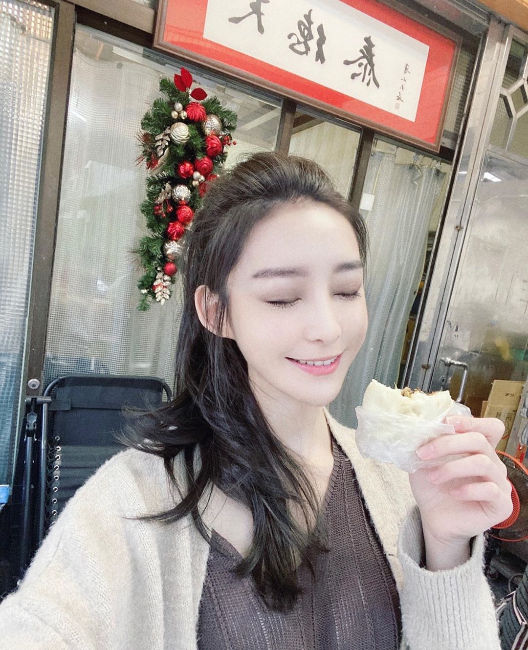 White milk at the end of the eye...extremely tempting.-第1章-图片2