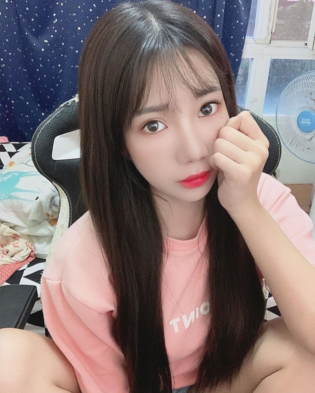 超胸網紅張優 「乳量大爆發」發育得太好.....-第1章-图片2