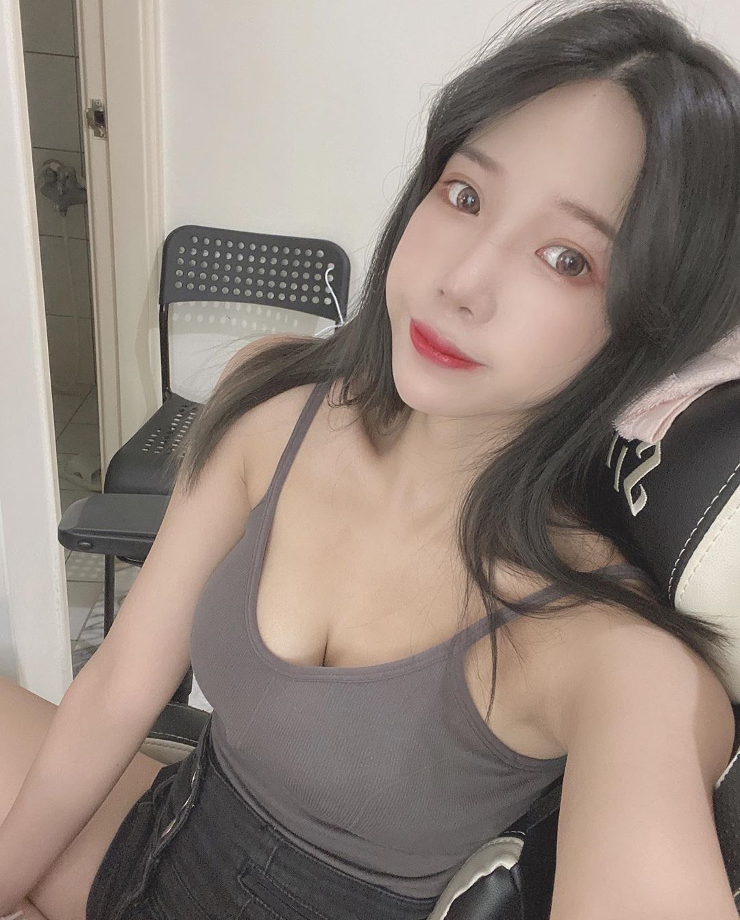 超胸網紅張優 「乳量大爆發」發育得太好.....-第1章-图片12