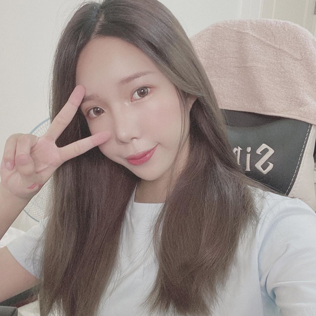 超胸網紅張優 「乳量大爆發」發育得太好.....-第1章-图片16