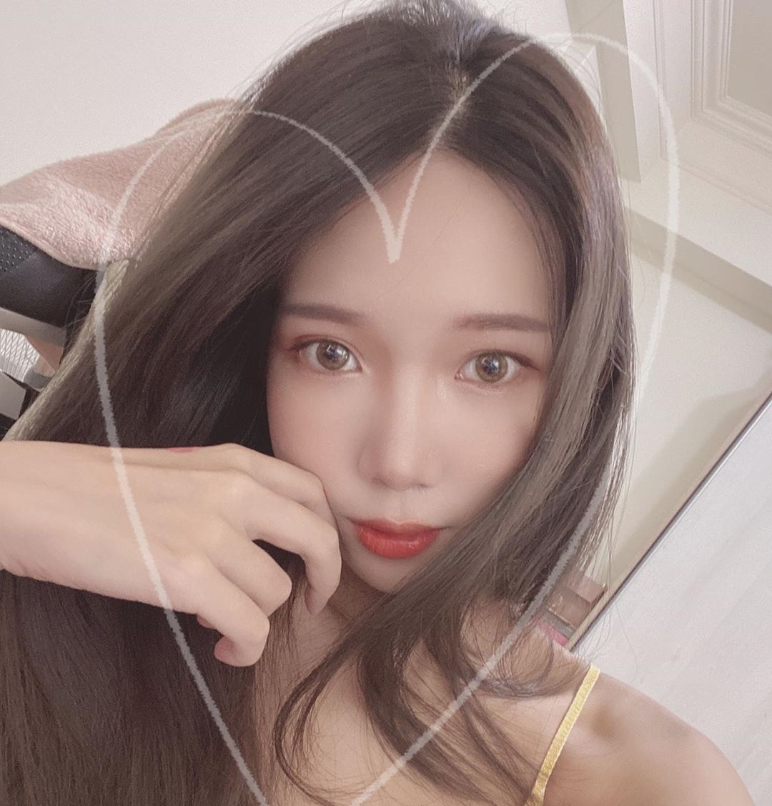 超胸網紅張優 「乳量大爆發」發育得太好.....-第1章-图片17