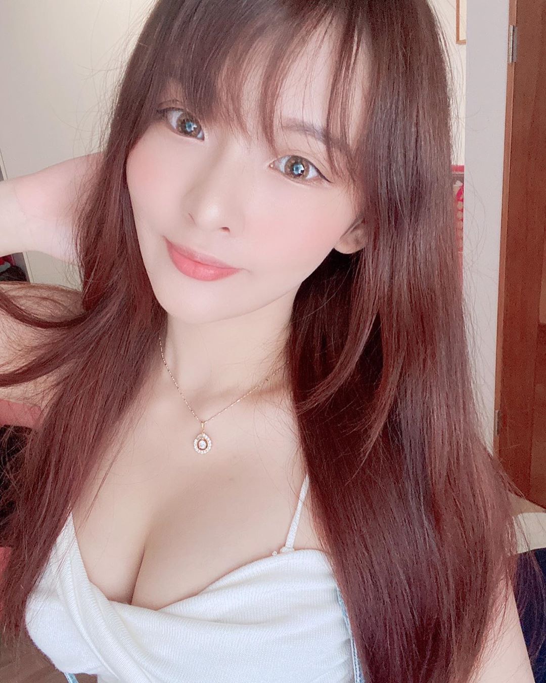 直播主筱穎兒「側露白嫩美乳」形狀好誘人-第1章-图片3