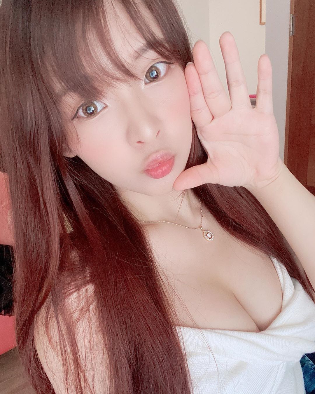 直播主筱穎兒「側露白嫩美乳」形狀好誘人-第1章-图片2