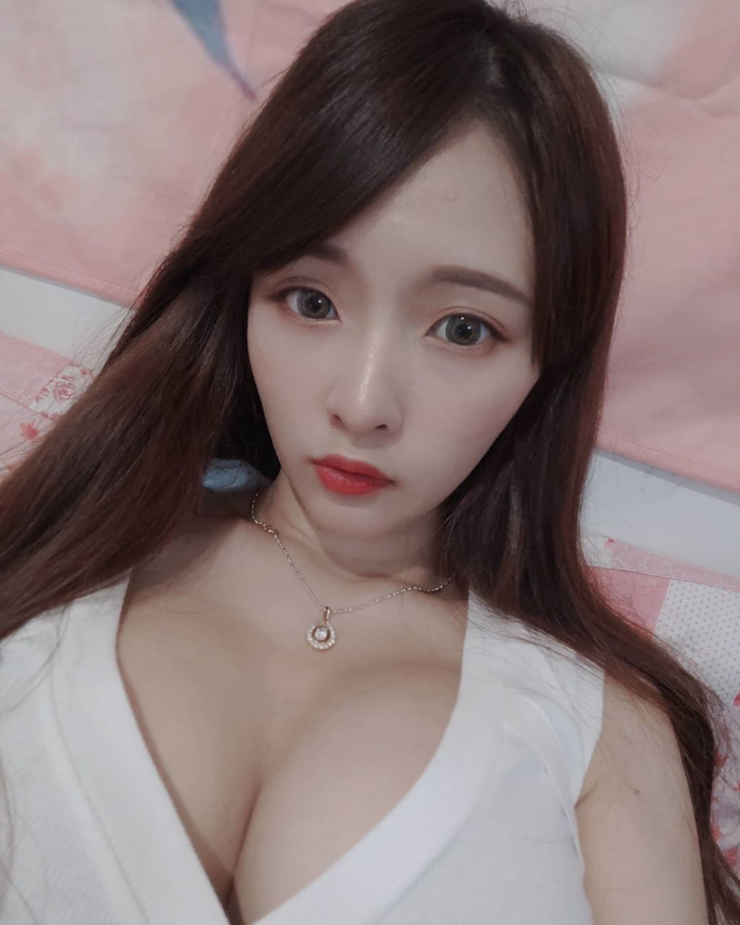 直播主筱穎兒「側露白嫩美乳」形狀好誘人-第1章-图片13