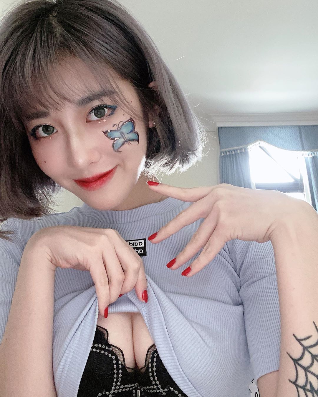 美麗妄娜 外貌出眾、身材火辣網紅讓男人心如鹿撞-第1章-图片5