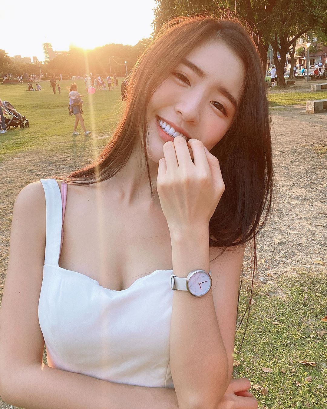 琪琪 意外地超有料...難得一露深溝現-第1章-图片1